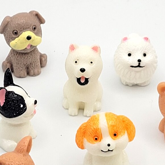 12 Assorted Breeds of Puppy Dogs Sitting  Miniatures Resin 1" Figurines - Picture 3 of 8